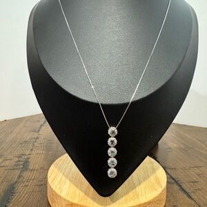 Collector's item Rare color changing natural alexandrite and diamond pendant